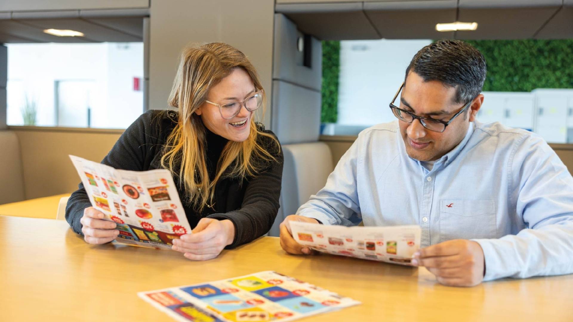 Hero - Office two people magazine